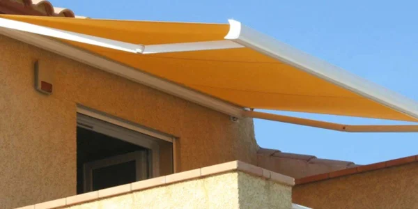 Choississez Alu-tech pour installer vos stores bannes Cosywee