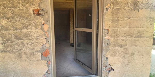 Demandez un devis pour votre porte de service en aluminium à Montpellier et Jacou