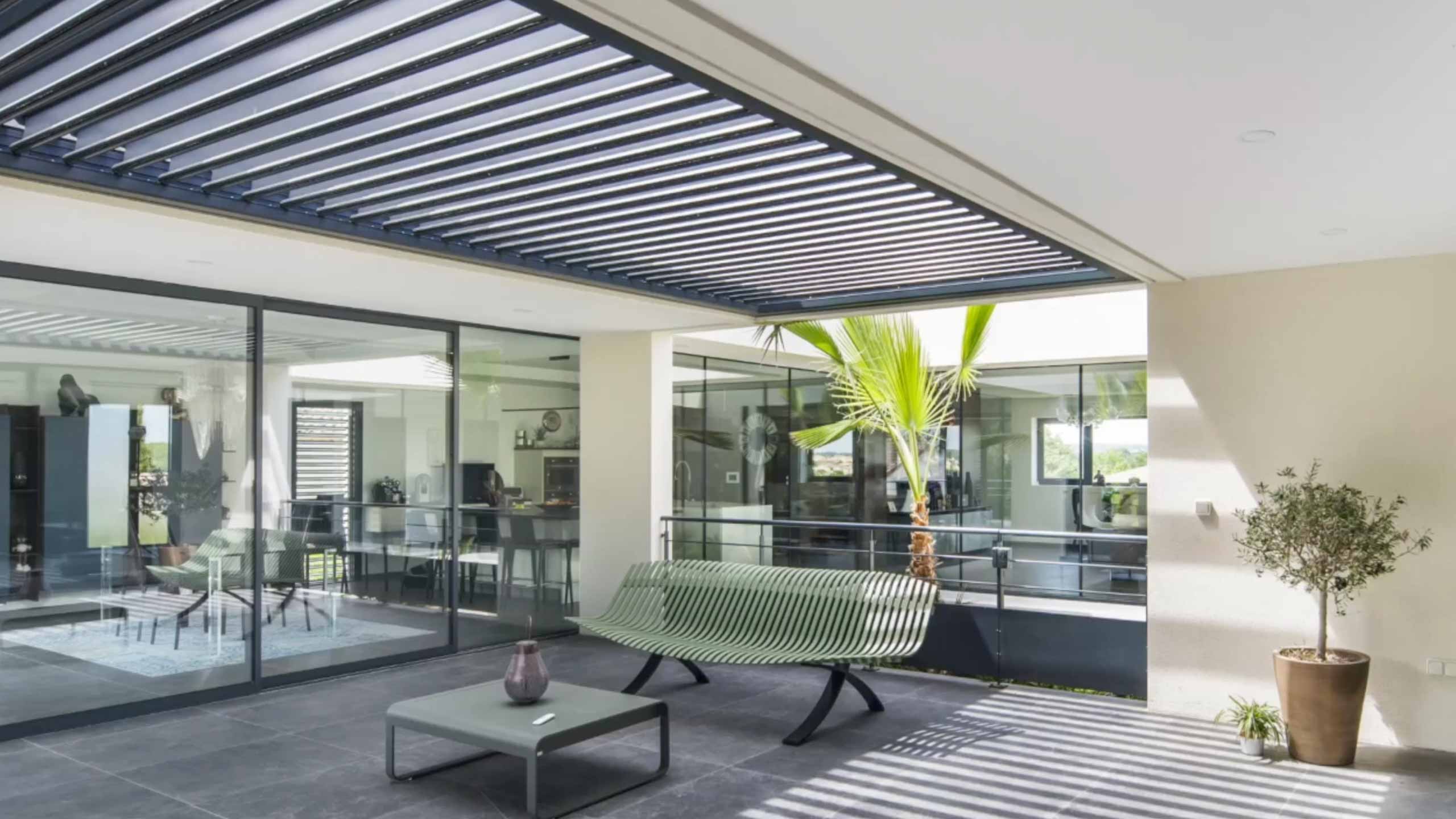 images/sections/video/4370/pergolas-carports-de-profils-systemes-alu-tech.jpg