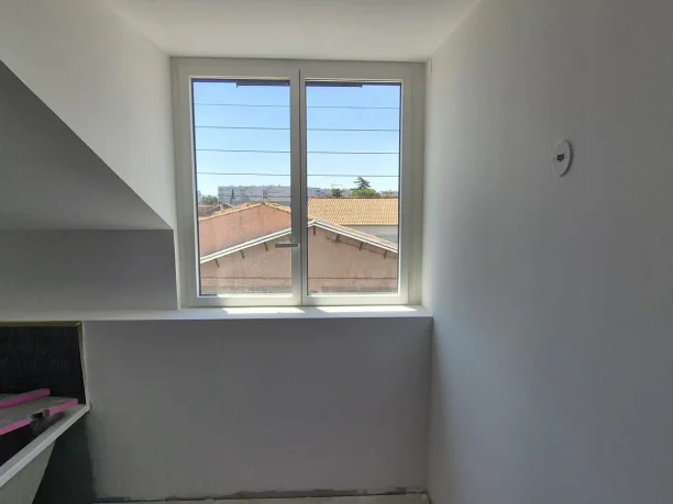 Fenêtre battante bicoloration aluminium Profils Systèmes Montpellier