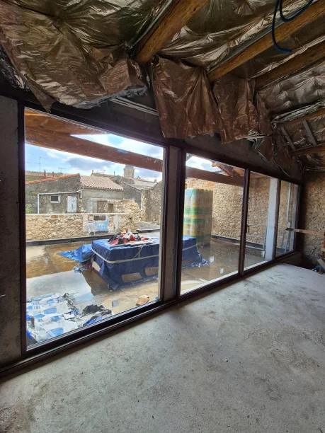 Baie vitrée aluminium Profils Systèmes fabrication ALU TECH Hérault vue intérieure mezzanine