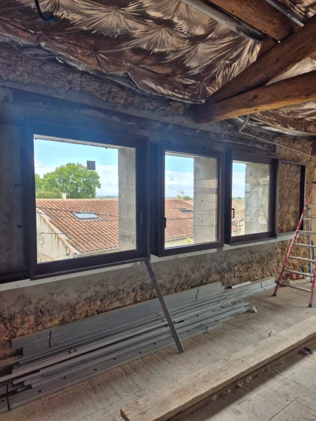 Fenêtres aluminium Profils Systèmes fabrication ALU TECH Hérault vue intérieure mezzanine