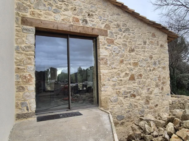 Baie vitrée coulissante minimaliste Cuzco gris anthracite aluminium Profils Systèmes nord de Montpellier extérieur