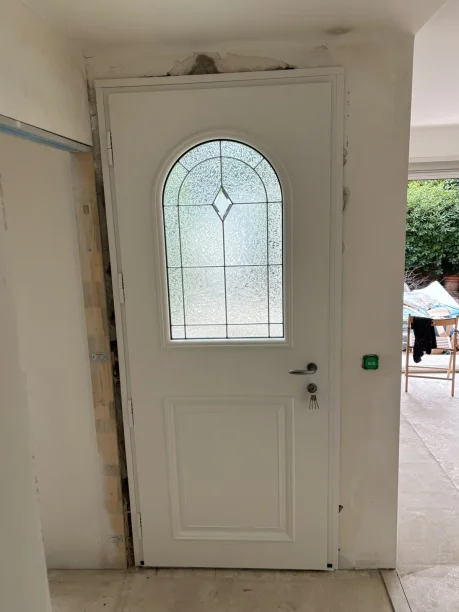 Porte d'entrée aluminium coin mouchoir Bel'M Montpellier vue intérieure