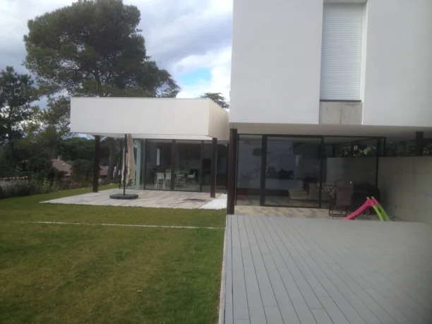 Baie vitrée coulissante aluminium Profils Systèmes fabrication ALU TECH Hérault vue extérieure