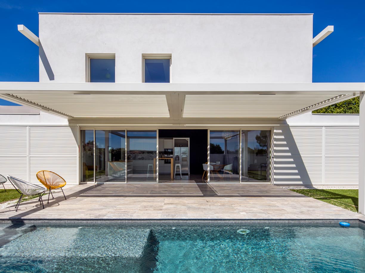 Actualités >  Une villa contemporaine sublimée par les menuiseries ALU TECH