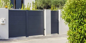 Portail battant contemporain