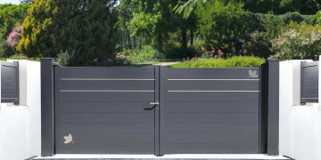 Portail battant moderne