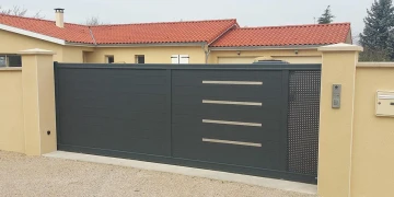 Portail coulissant contemporain