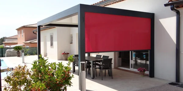 Fermetures latérales et stores