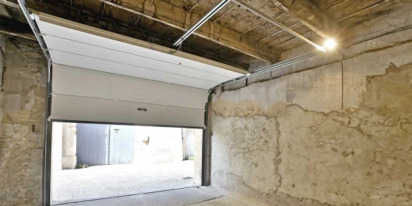 Porte de garage sectionnelle plafond ou verticale