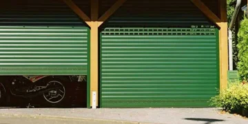 Porte de garage Rollpark avec lames hublots