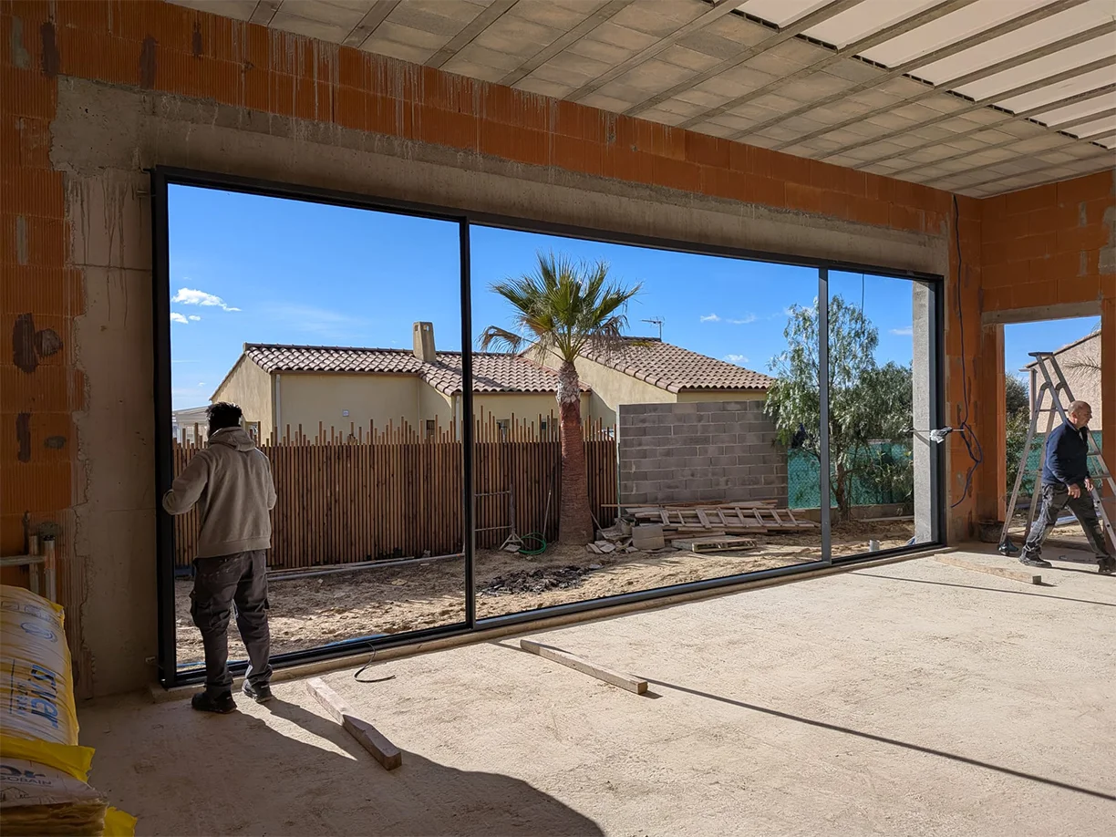 Structure de la baie coulissante XXL de 8 mètres posée