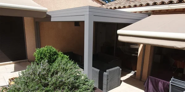 Une pergola crée un véritable espace de vie extérieur