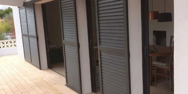 Volets coulissants : changer les lignes de la façade